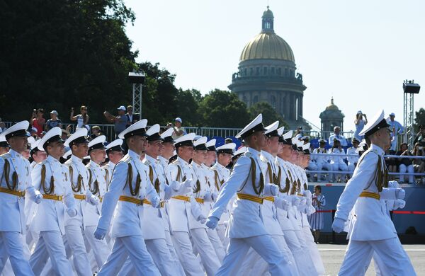 Marinheiros russos antes do Desfile Naval Principal da Marinha da Rússia - Sputnik Brasil