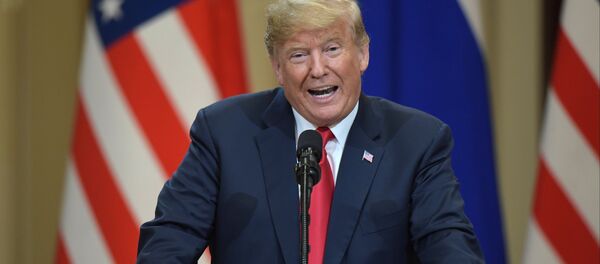 Presidente dos EUA, Donald Trump, durante coletiva de imprensa com o presidente da Rússia, Vladimir Putin, após a reunião em Helsinque, em 16 de julho de 2018 - Sputnik Brasil