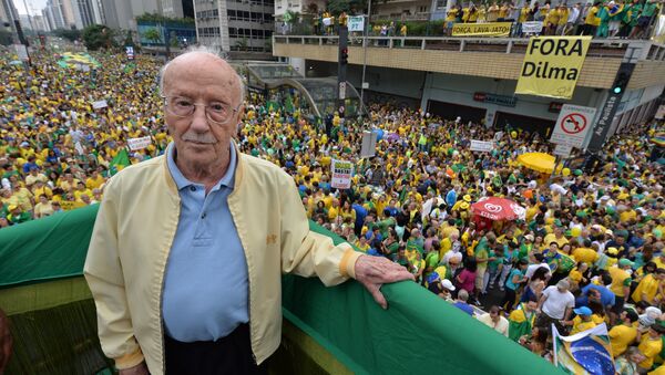 Jurista e político Hélio Bicudo durante um protesto contra a então presidenta Dilma Rousseff em São Paulo em 13 de março de 2016 - Sputnik Brasil