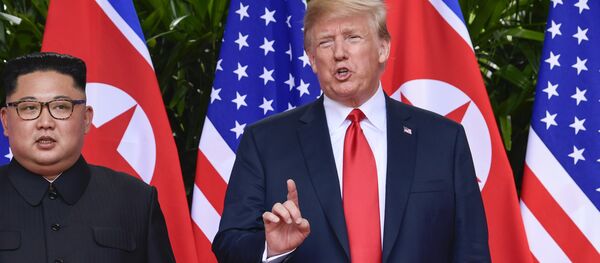Líder norte-coreano, Kim Jong-un, e o presidente dos EUA, Donald Trump - Sputnik Brasil