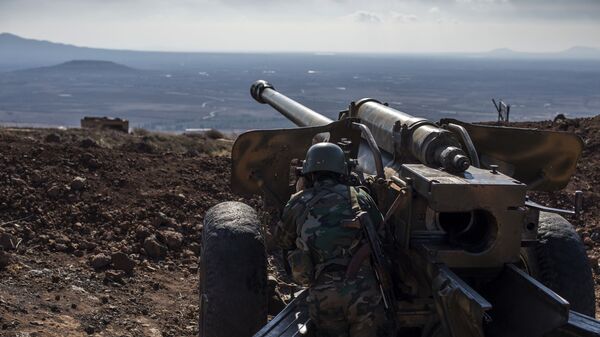 Militar do Exército Árabe Sírio na província de Quneitra, Síria  - Sputnik Brasil