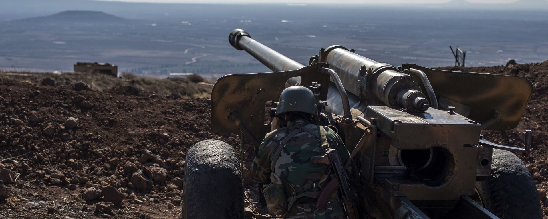Militar do Exército Árabe Sírio na província de Quneitra, Síria  - Sputnik Brasil, 1920, 12.11.2025