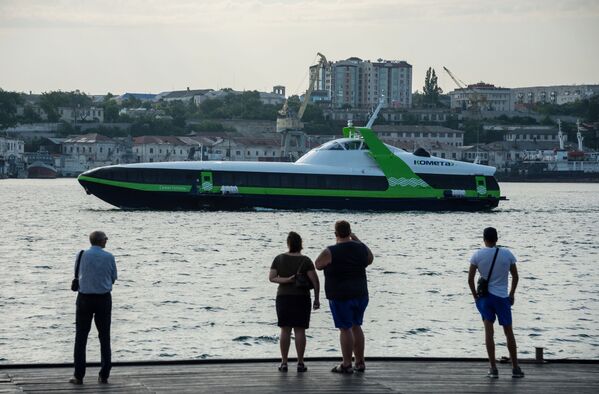 Primeira viagem do novo navio de passageiros Kometa 120M entre duas cidades crimeanas, Yalta e Sevastopol - Sputnik Brasil