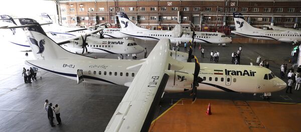 Nesta foto fornecida pela Tasnim News Agency, as novas aeronaves comerciais da Iran Air estacionadas no aeroporto de Mehrabad, em Teerã. - Sputnik Brasil