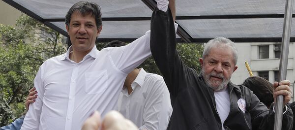 Lula e Fernando Haddad durante a campanha para as eleições municipais de 2016, em São Paulo. - Sputnik Brasil
