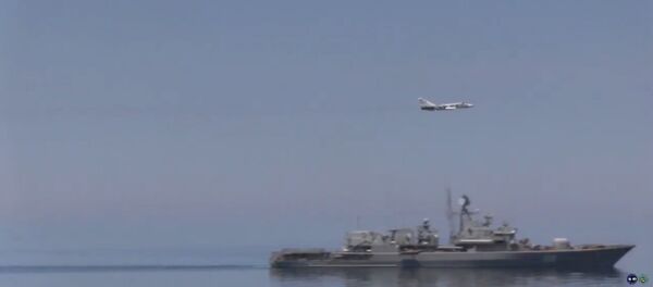 USS Ross no Mar Negro (1º de junho de 2015) - Sputnik Brasil