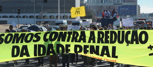 Caminhada contra a redução da maioridade penal em Brasília Caminhada contra a redução da maioridade penal em Brasília - Sputnik Brasil