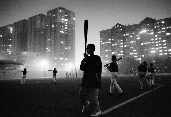 Fotógrafo chinês Guanguan Liu Time de Beisebol de Crianças Pobres (Poor kids’ baseball team) - Sputnik Brasil