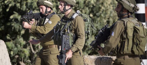 Soldados israelenses em posto de controle perto da cidade de Nablus, na Cisjordânia, 10 de junho de 2016 - Sputnik Brasil