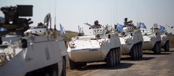 Veículos blindados das forças de paz da ONU rumo à Síria - Sputnik Brasil