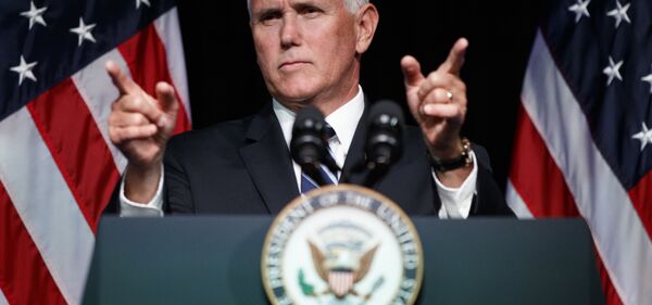 O vice-presidente dos EUA, Mike Pence, gesticula durante o evento de criação da Força Espacial dos EUA - Sputnik Brasil
