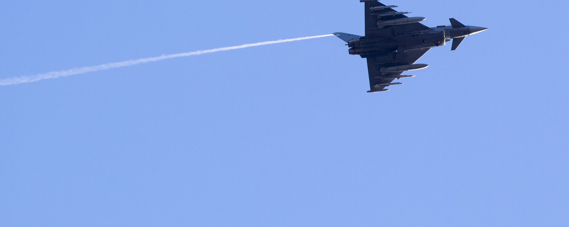 Caça espanhol Eurofighter Typhoon voa durante exercício militar sobre a base militar de Rukla - Sputnik Brasil, 1920, 22.09.2024