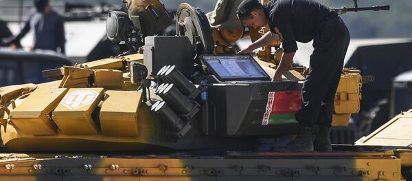 Um soldado da equipe do exército bielorrusso na final da compeitção de biatlo de Tanques nos Jogos Militares Internacionais de 2018, em Alabino, região de Moscou. - Sputnik Brasil
