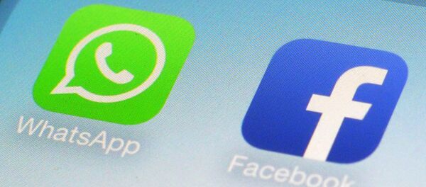 Logotipos do WhatsApp e Facebook - Sputnik Brasil