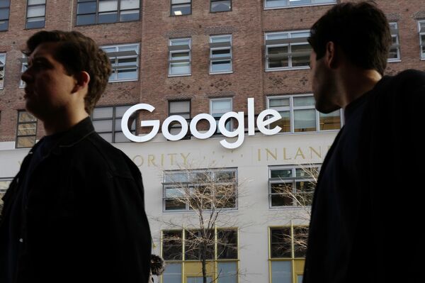 Google admite escutar conversas particulares de usuários - Sputnik Brasil