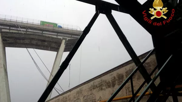 Ponte destruída na cidade de Gênova, no norte da Itália - Sputnik Brasil