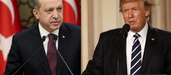 Presidente turco, Recep Tayyip Erdogan, e o líder norte-americano, Donald Trump - Sputnik Brasil