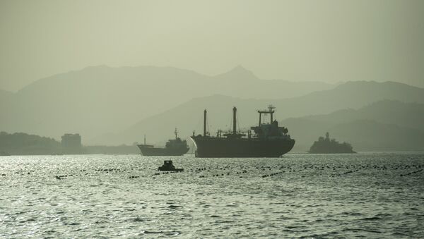 Vista à beira-mar de navios nas águas da cidade portuária de Wonsan, Coreia do Norte, em 23 de maio de 2018 - Sputnik Brasil