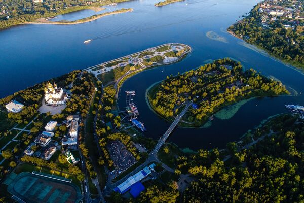 Catedral da Dormição (Uspensky Sobor, em russo), próxima ao rio Volga na região de Yaroslavl, Rússia, em 16 de agosto de 2018 - Sputnik Brasil