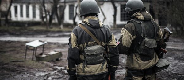 Soldados da milícia popular de Donetsk - Sputnik Brasil