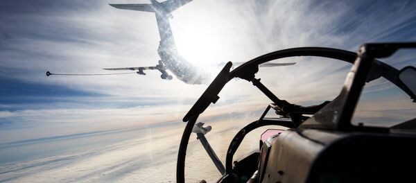 Avião-cisterna Il-78 participa das manobras da Frota do Mar Negro da Marinha russa - Sputnik Brasil