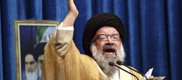 Clérigo iraniano Ahmad Khatami proferindo um sermão durante uma cerimônia religiosa em Teerã, junho de 2018 - Sputnik Brasil