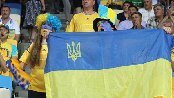 Torcedores ucranianos assistindo ao Campeonato Europeu de Futebol 2012 - Sputnik Brasil