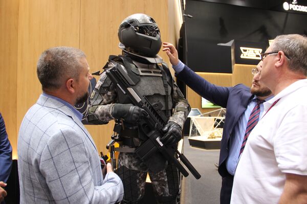 Aguenta disparo de Kalashnikov: Exército da Rússia já ganhou quase 300 mil equipamentos Ratnik - Sputnik Brasil