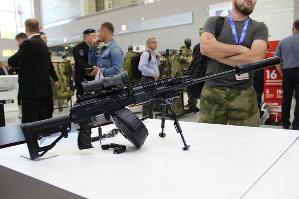 Fuzil do consórcio Kalashnikov é mostrado durante o fórum militar EXÉRCITO 2018 - Sputnik Brasil