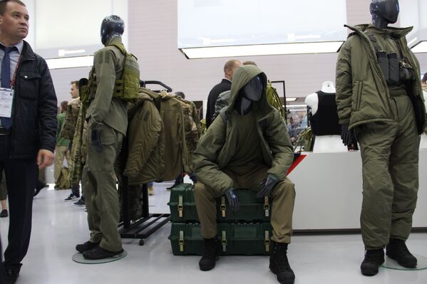 Equipamento de uso pessoal do consórcio Kalashnikov é mostrado durante o fórum militar EXÉRCITO 2018 - Sputnik Brasil