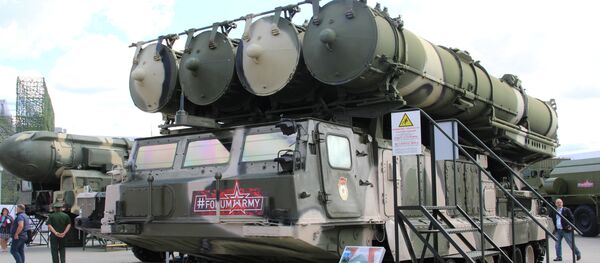 Sistema de defesa antiaérea S-300 é mostrado durante o fórum militar EXÉRCITO 2018 - Sputnik Brasil