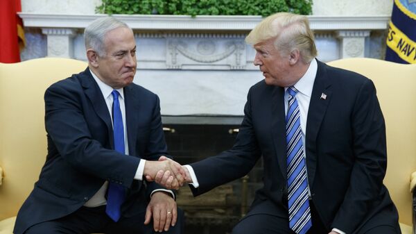 O presidente Donald Trump se encontra com o primeiro-ministro israelense, Benjamin Netanyahu, no Salão Oval da Casa Branca (foto de arquivo) - Sputnik Brasil
