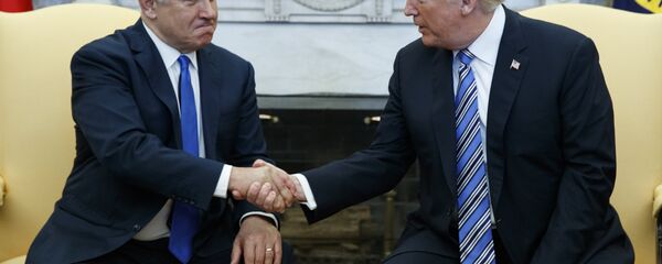 O presidente Donald Trump se encontra com o primeiro-ministro israelense, Benjamin Netanyahu, no Salão Oval da Casa Branca. - Sputnik Brasil