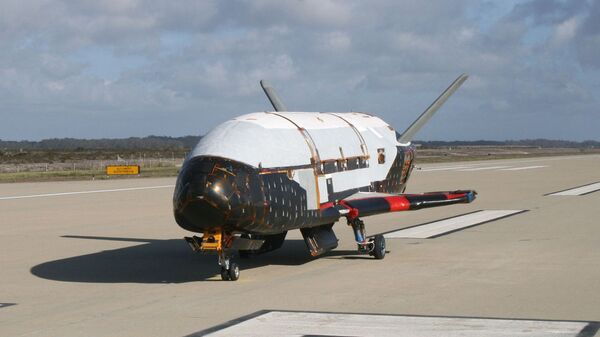 Veículo de Teste Orbital X-37B na Base da Força Aérea de Vandenberg (foto de arquivo) - Sputnik Brasil