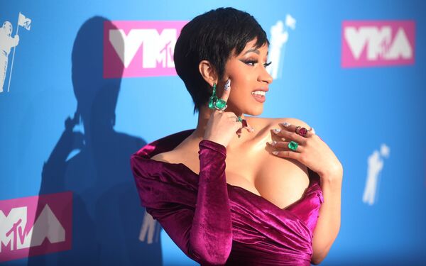 Cantora americana Cardi B participa da cerimônia de condecoração MTV Video Music Awards em Nova York - Sputnik Brasil