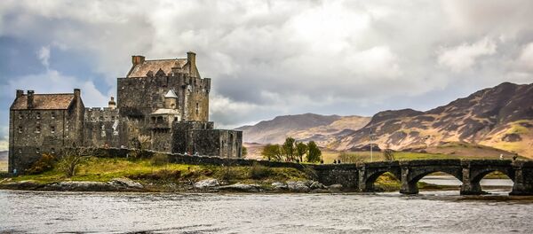 O Castelo de Urquhar perto do Lago Ness - Sputnik Brasil
