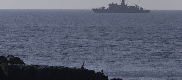 Um navio da Marinha grega no mar Egeu - Sputnik Brasil