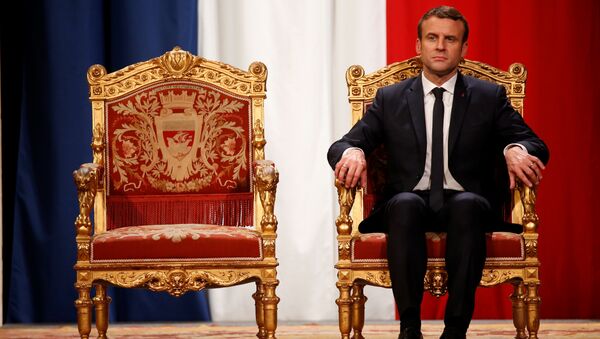 O presidente francês Emmanuel Macron participa de uma cerimônia na prefeitura de Paris após sua posse formal como presidente francês (arquivo) - Sputnik Brasil