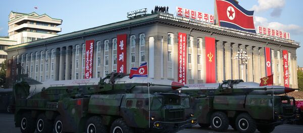 Mísseis balísticos Nodong de médio alcance desfilam em Pyongyang, Coreia do Norte, 10 de outubro de 2015 - Sputnik Brasil