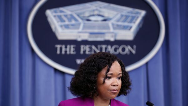 Dana W. White, a porta-voz do Pentágono, durante comunicado na sede da instituição em Washington. - Sputnik Brasil