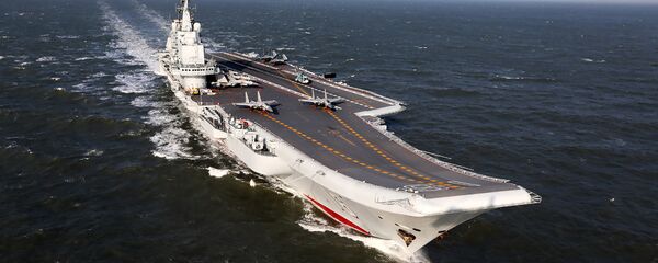 Liaoning, o único porta-aviões da China, navegando durante exercícios militares no Pacífico - Sputnik Brasil