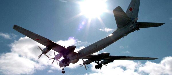 Avião antissubmarino russo Tu-142 - Sputnik Brasil