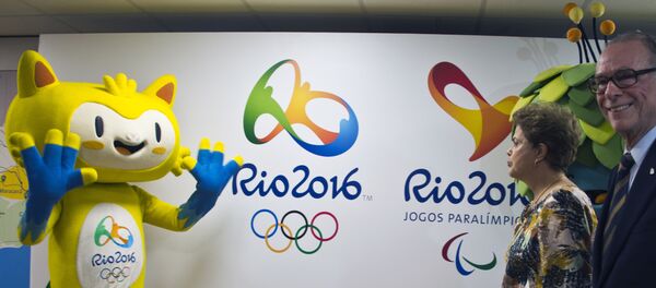 Mascotes das Olimpíadas de 2016 recebem a presidenta do Brasil, Dilma Rousseff, e o presidente do COB, Carlos Arthur Nuzman, durante encontro do comitê organizador, no Rio de Janeiro - Sputnik Brasil