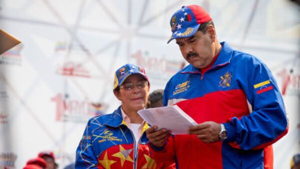 Nicolás Maduro com sua esposa Cilia Flores - Sputnik Brasil