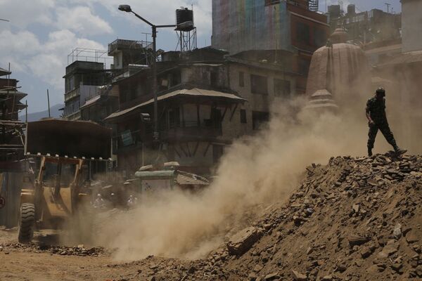 Katmandu lidando com as consequências do terremoto - Sputnik Brasil