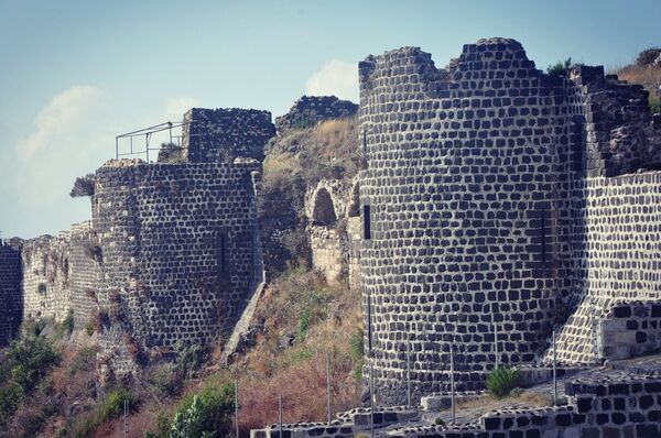Castelo de Margat, uma fortificação localizada perto da cidade de Baniyas, perto de Latakia. Foi fortificado pela primeira vez em 1603 pelos muçulmanos e depois serviu como um dos bastiões principais dos Cavaleiros Hospitalários. Castelo de Margat, uma fortificação localizada perto da cidade de Baniyas, perto de Latakia. Foi fortificado pela primeira vez em 1603 pelos muçulmanos e depois serviu como um dos bastiões principais dos Cavaleiros Hospitalários. - Sputnik Brasil