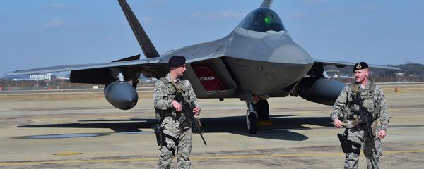 Caça norte-americano F-22 equipado com tecnologia stealth Caça norte-americano F-22 equipado com tecnologia stealth - Sputnik Brasil