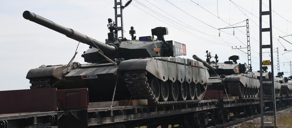 Trens com militares e equipamento bélico da China chegam para participar das manobras Vostok 2018 - Sputnik Brasil