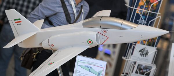 Modelo do novo caça iraniano Kowsar - Sputnik Brasil