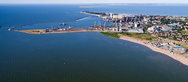 Um porto no mar de Azov - Sputnik Brasil